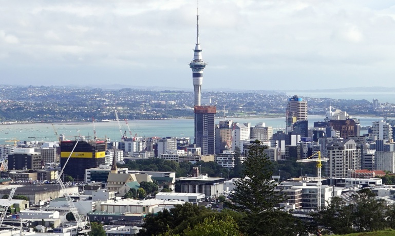 Discover...<br/>Auckland