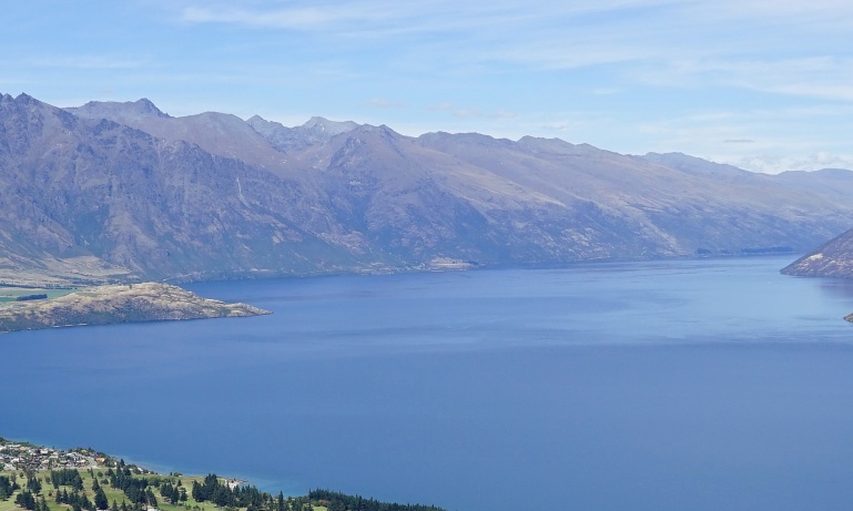 Discover...<br/>Queenstown