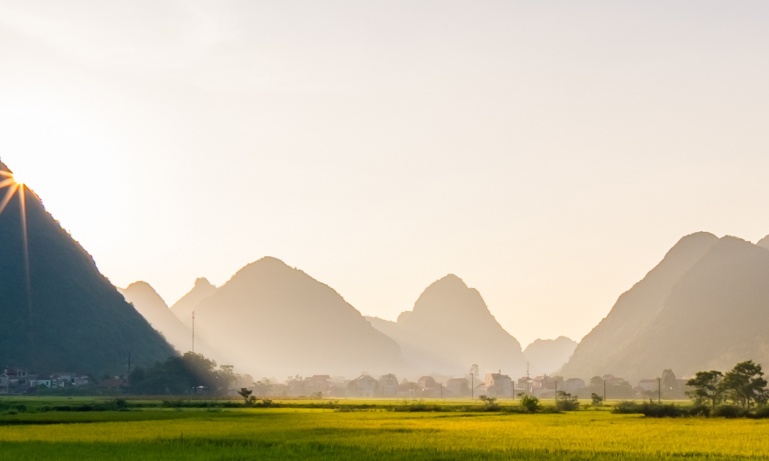 Discover...<br/>Vietnam